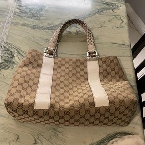 Gucci bag like new use only a few time